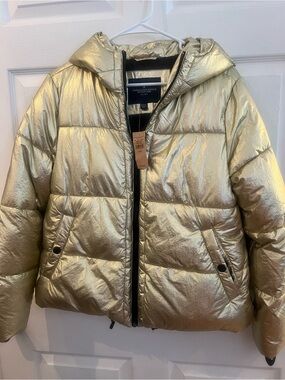 NWT American Eagle Outfitters Metallic Silver Puffer Jacket sz M